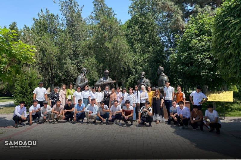 Студенты в Сквере поэтов