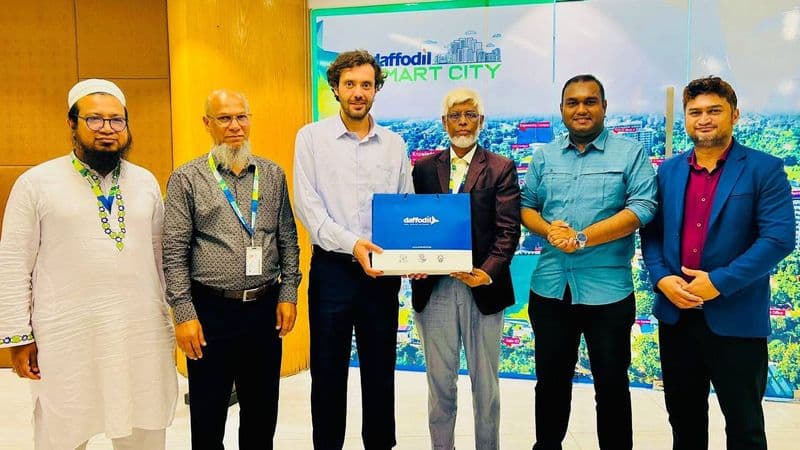 Rektor maslahatchisi Ferhan Kara Daffodil International University rahbariyati bilan uchrashuvda